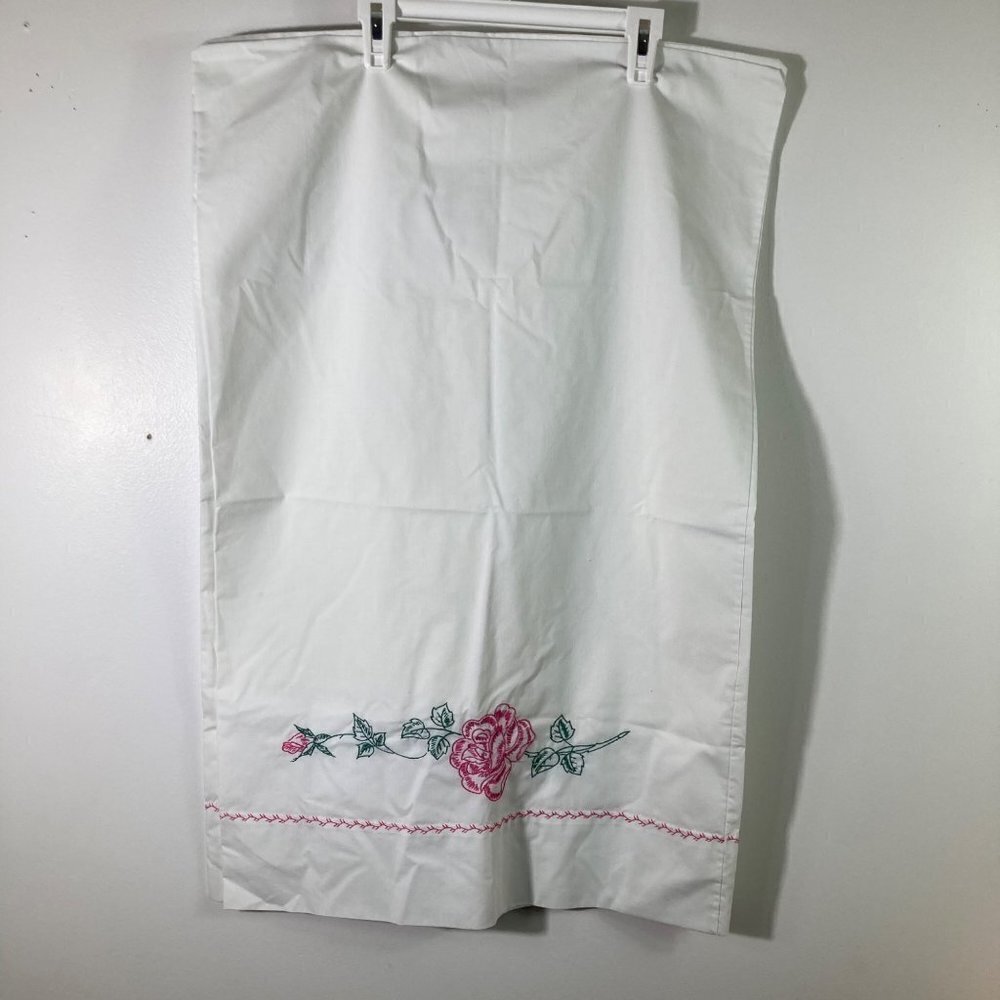 2 Handmade‎ Embroidered Rose Queen Pillowcases 20 x 31"